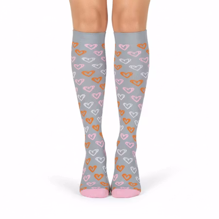 Stödstrumpa grå med hjärtan
