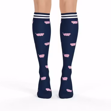 Stödstrumpa mörkblå med rosa grisar