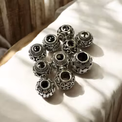 Tibetanska Kulor i Robust Silverlegerad metall
