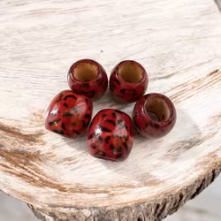 Vinröda Träpärlor med Leopardprint