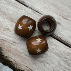 3 Lätta Bruna Träpärlor med Printade Vita Stjärnor