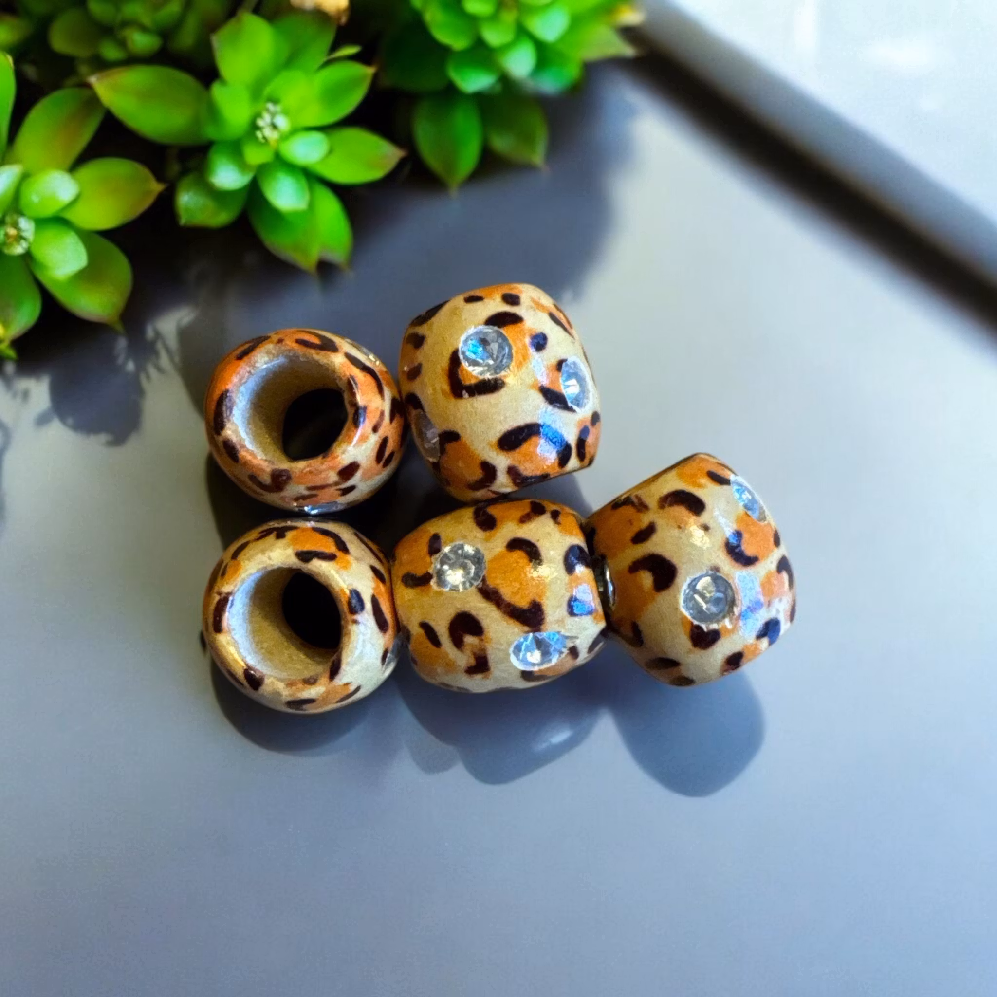 Träpärlor med Leopardprint och Bling