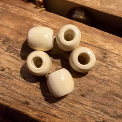 Robusta Gräddvita Träpärlor