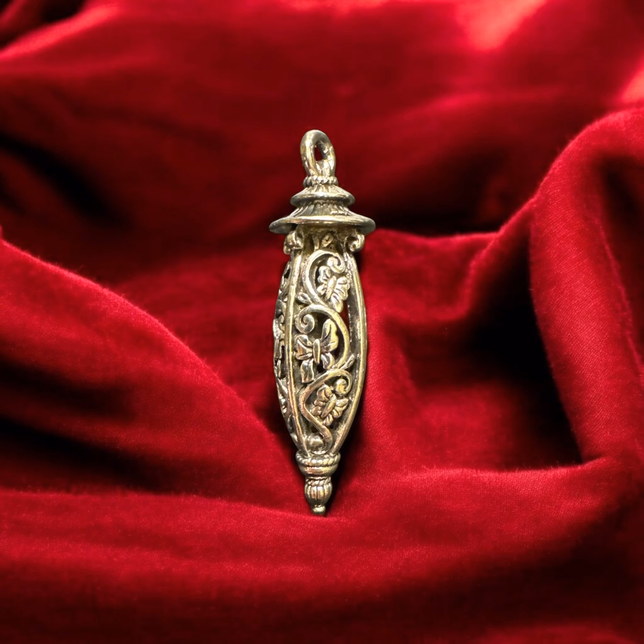 Silverlegerad Toppformig Pendant