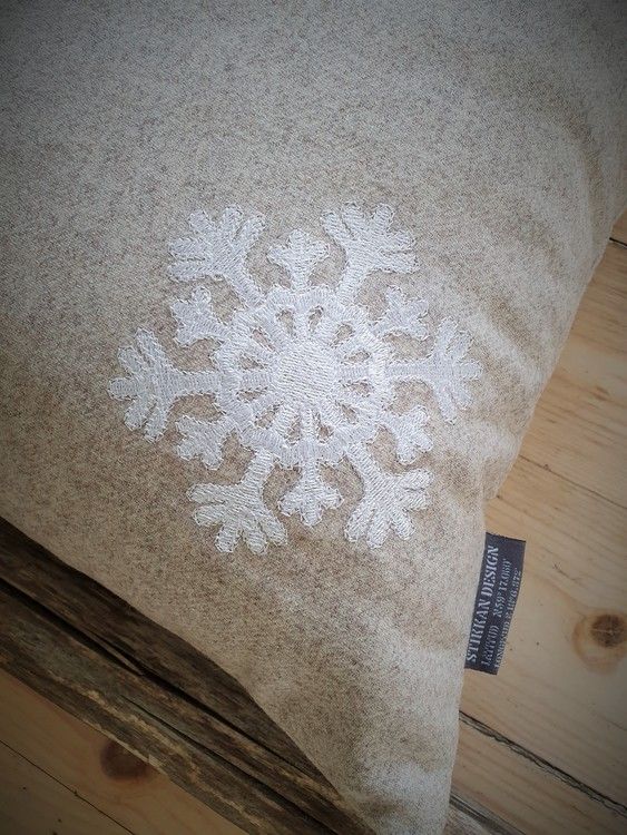 Snöflingekudde vänster