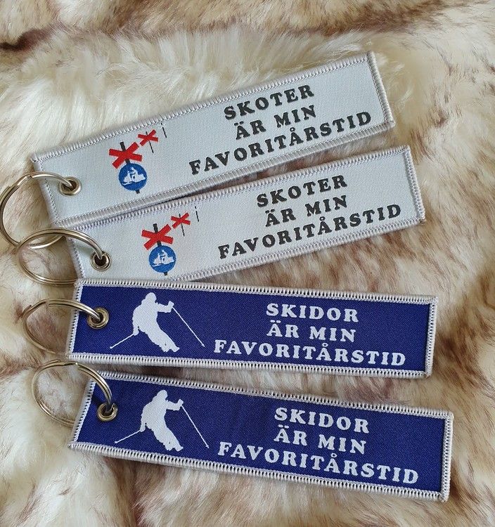 Skidor är min favoritårstid  Nyckelring/tag
