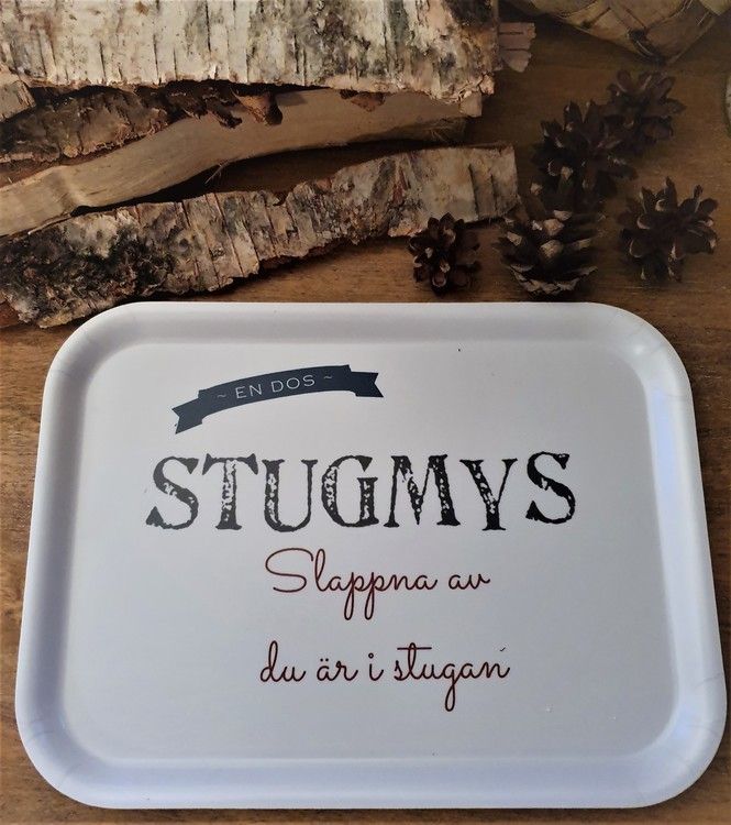 En dos Stugmys- Bricka