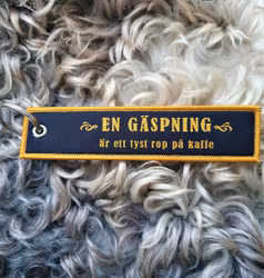 En gäspning är ett tyst rop på kaffe  Nyckelring/tag