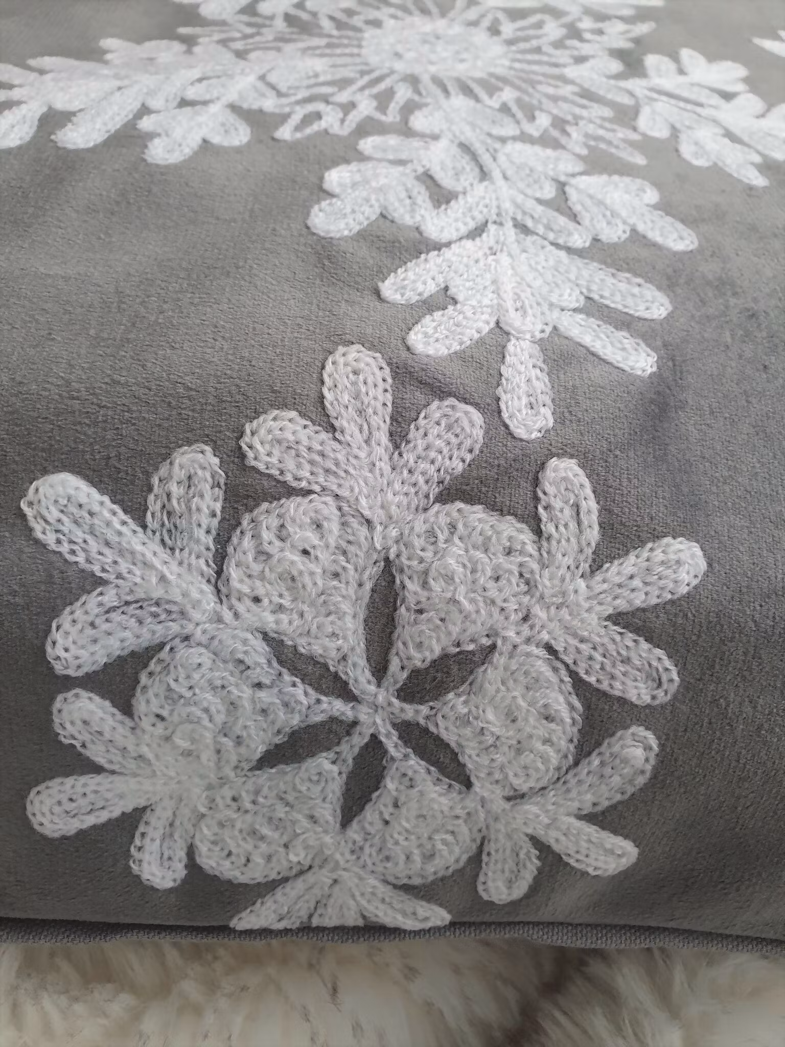 Broderade Iskristaller