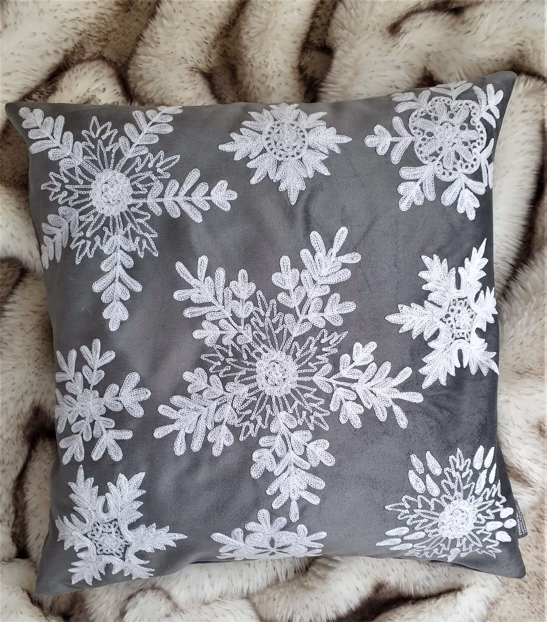 Broderade Iskristaller