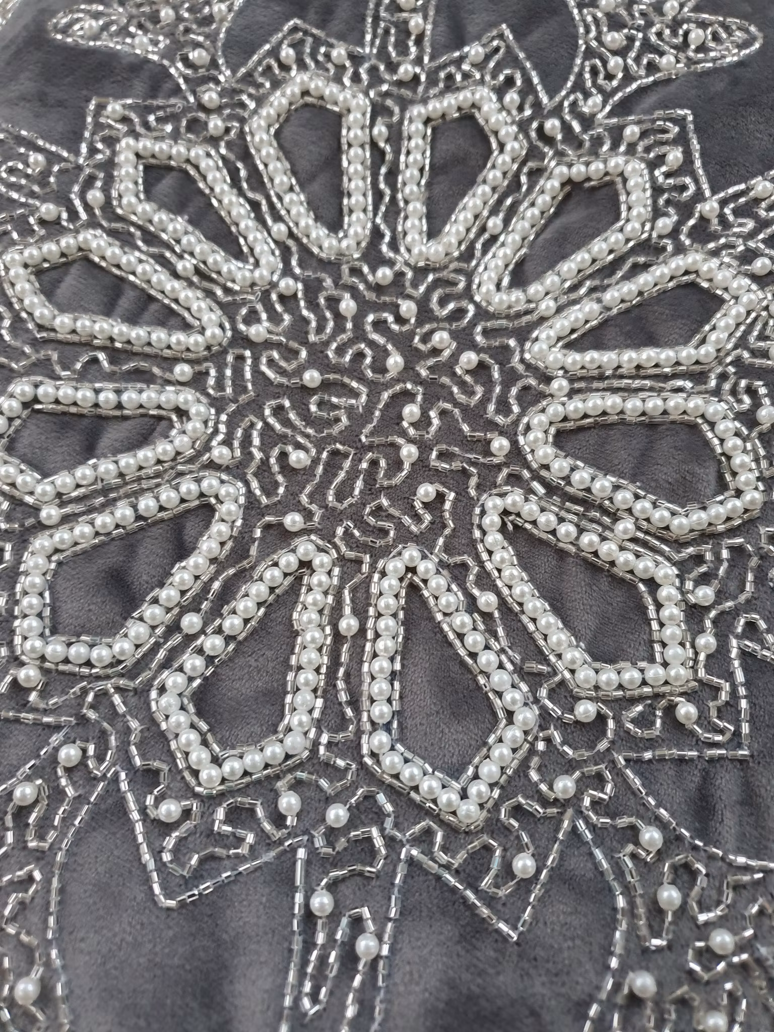 Handbroderad Snöflinga med pärlor