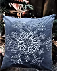 Handbroderad Snöflinga med pärlor
