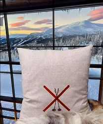 Korsade skidor med stavar