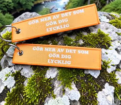 Gör mer av det som gör dig lycklig Nyckelring/tag