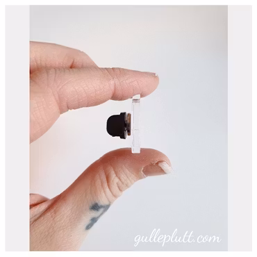 Arga Enhörningen, Pin i Akryl