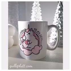 MUGG: Arga Enhörningen med Kaffe & Donut (Klumparna)
