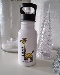 Personlig Vattenflaska m namn, giraff med stövlar
