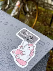 Klistermärke Ingen Reklam, Arga Enhörningen (Klumparna)