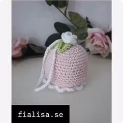 Rosa virkad prinsesstårta, barnvagnshänge