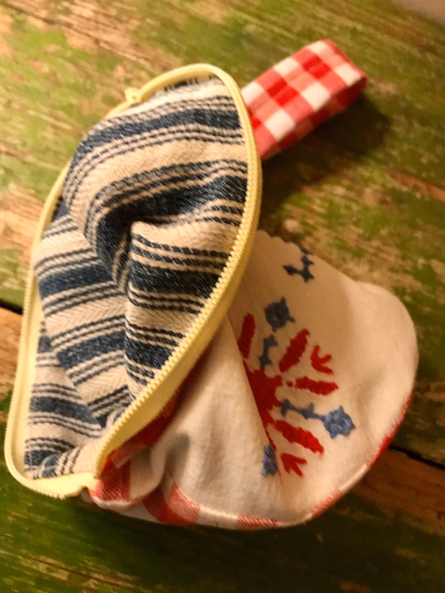 Broderat väska Röd, Vit; Blå