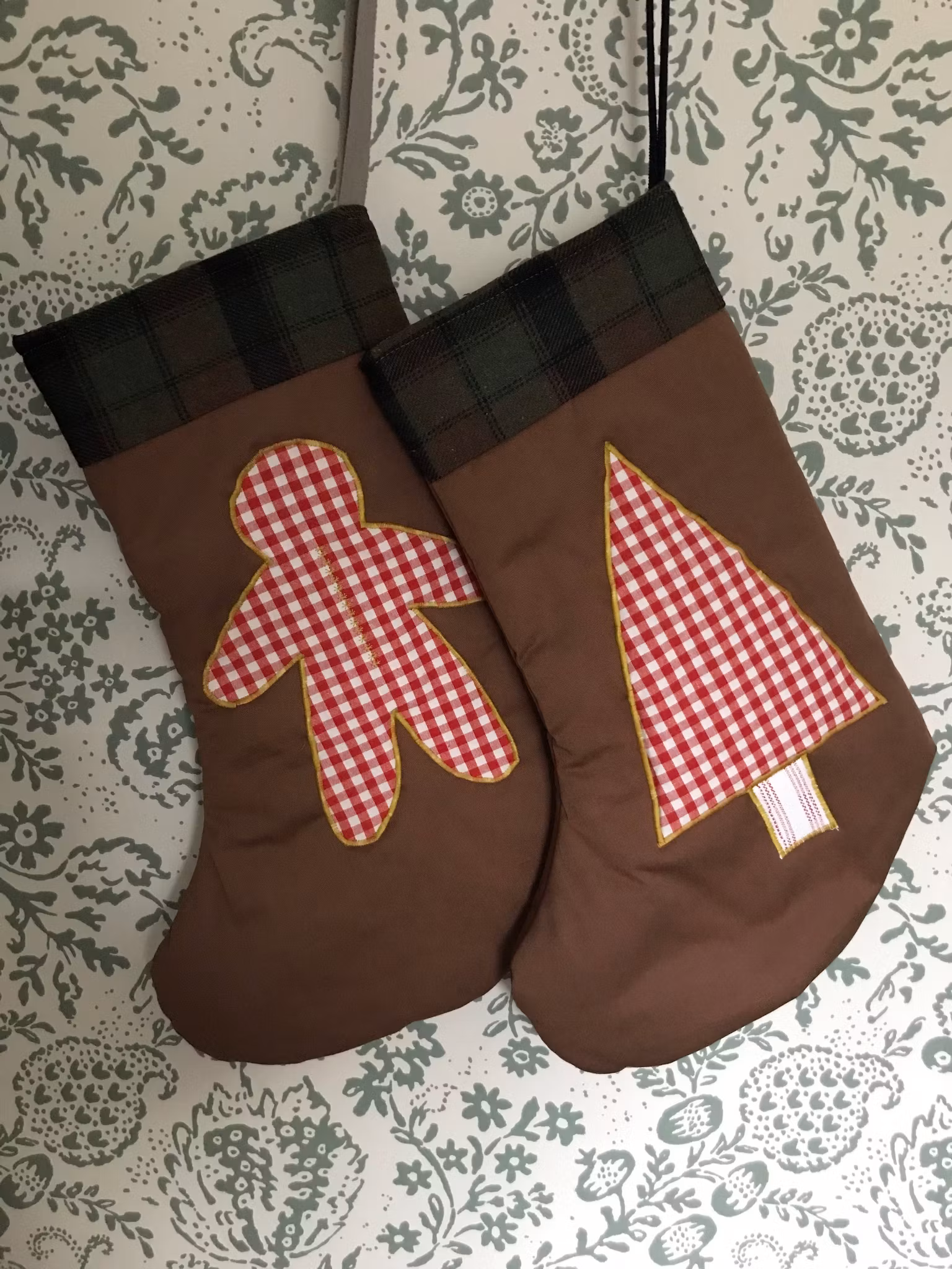Stor Julstrumpa, Gran med tweed