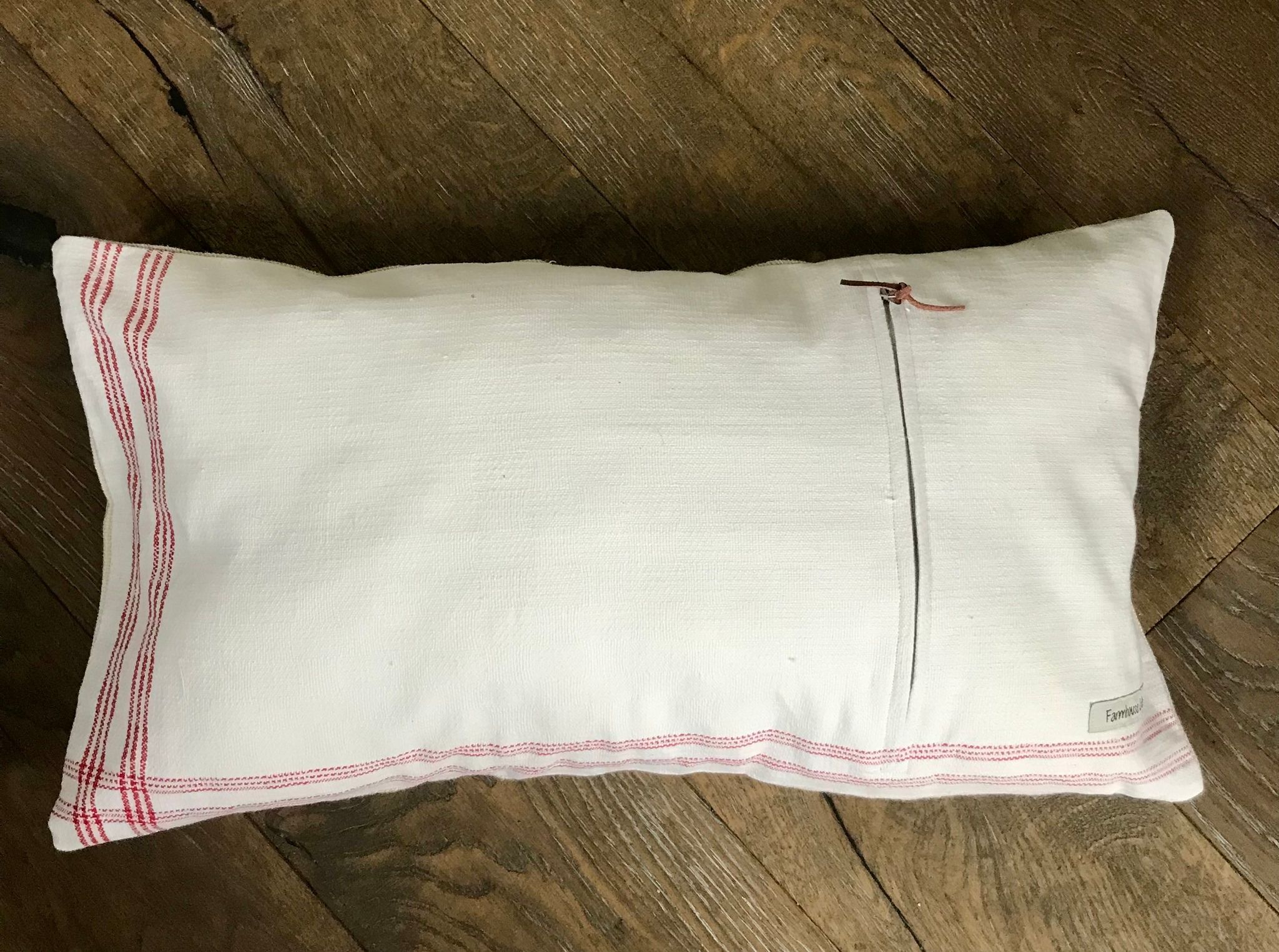 Stor Kudde / Handbroderat med ordspråk.