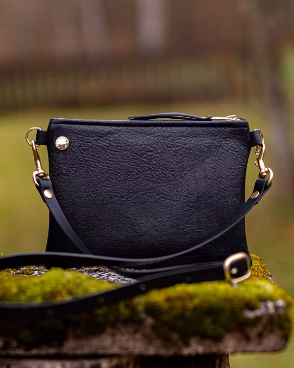 VIP Shoulder Bag - Axelväska i läder