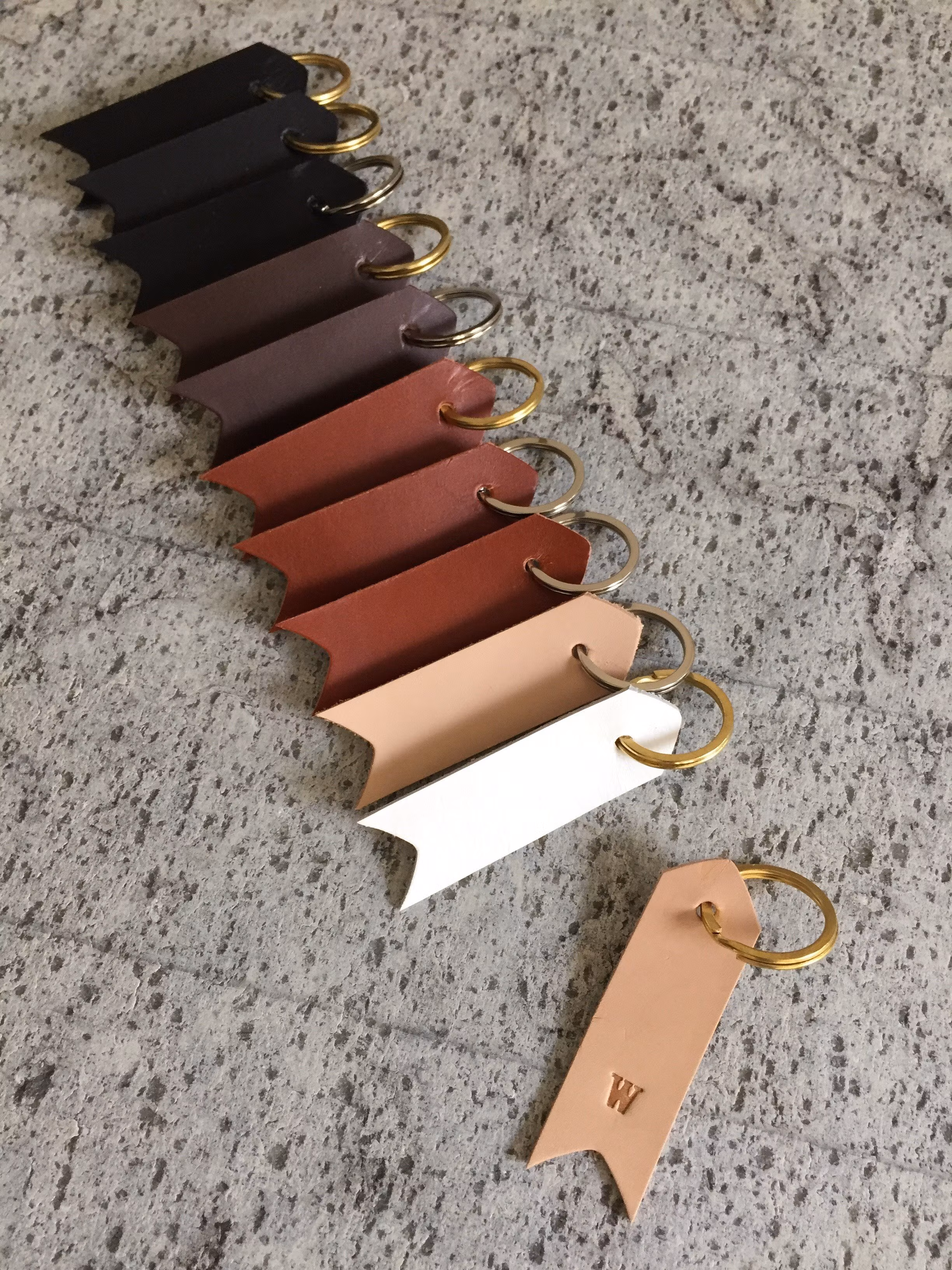 Keyring - Arrow w/ initial