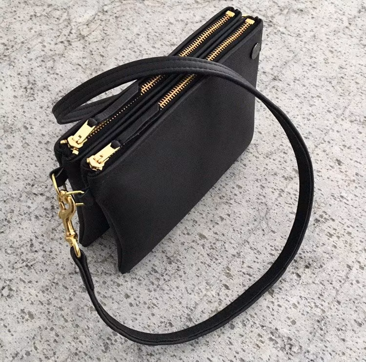 Double VIP Shoulder Bag Black - Dubbel axelväska i läder