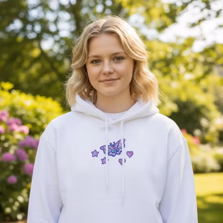 Fjäril med små stjärnor och hjärtan