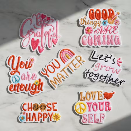 Positive Energy – Tygmärken med inspirerande budskap (7-pack)