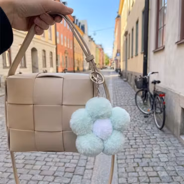Mintgrön fluffig blomma Bag Charm