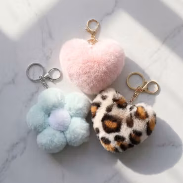 Fluffiga Bag Charms 3-pack – Rosa hjärta, mintgrön blomma & leopard hjärta