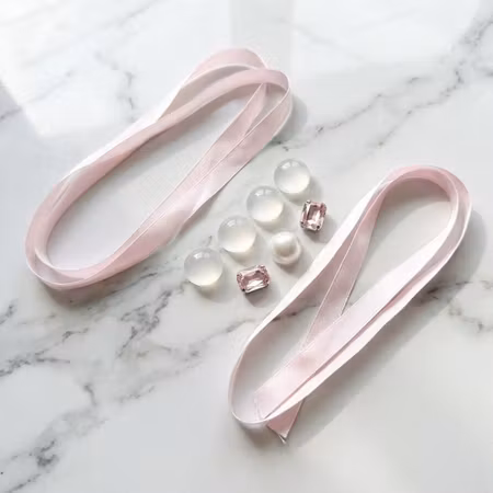Pearl & Bow charms till skor med hål 9-pack – rosa rosetter