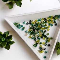 Seedbeads 2mm Grön mix 5g