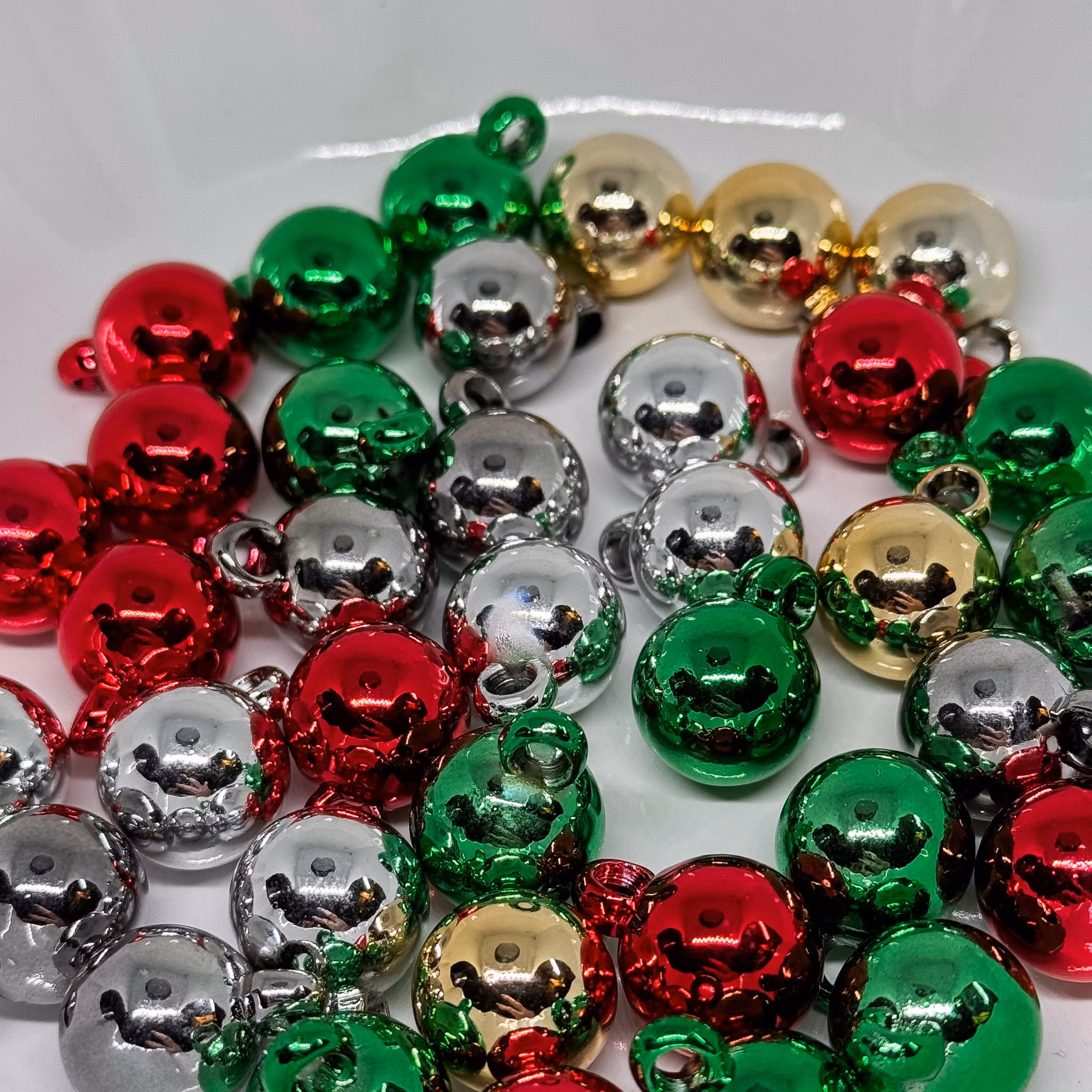 Pendant beads 16mm Julmix 15st