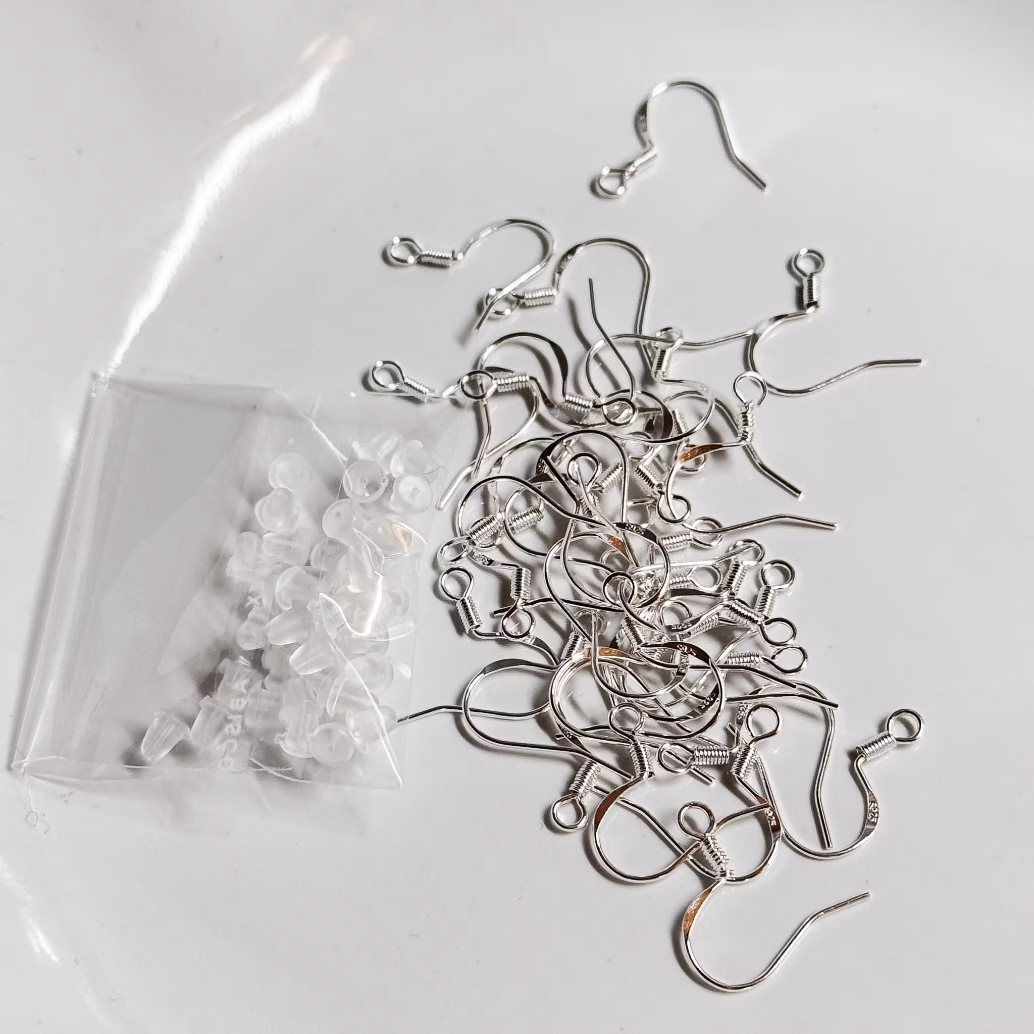 Diy Örhängen + silikonpluppar Silver ca 35st
