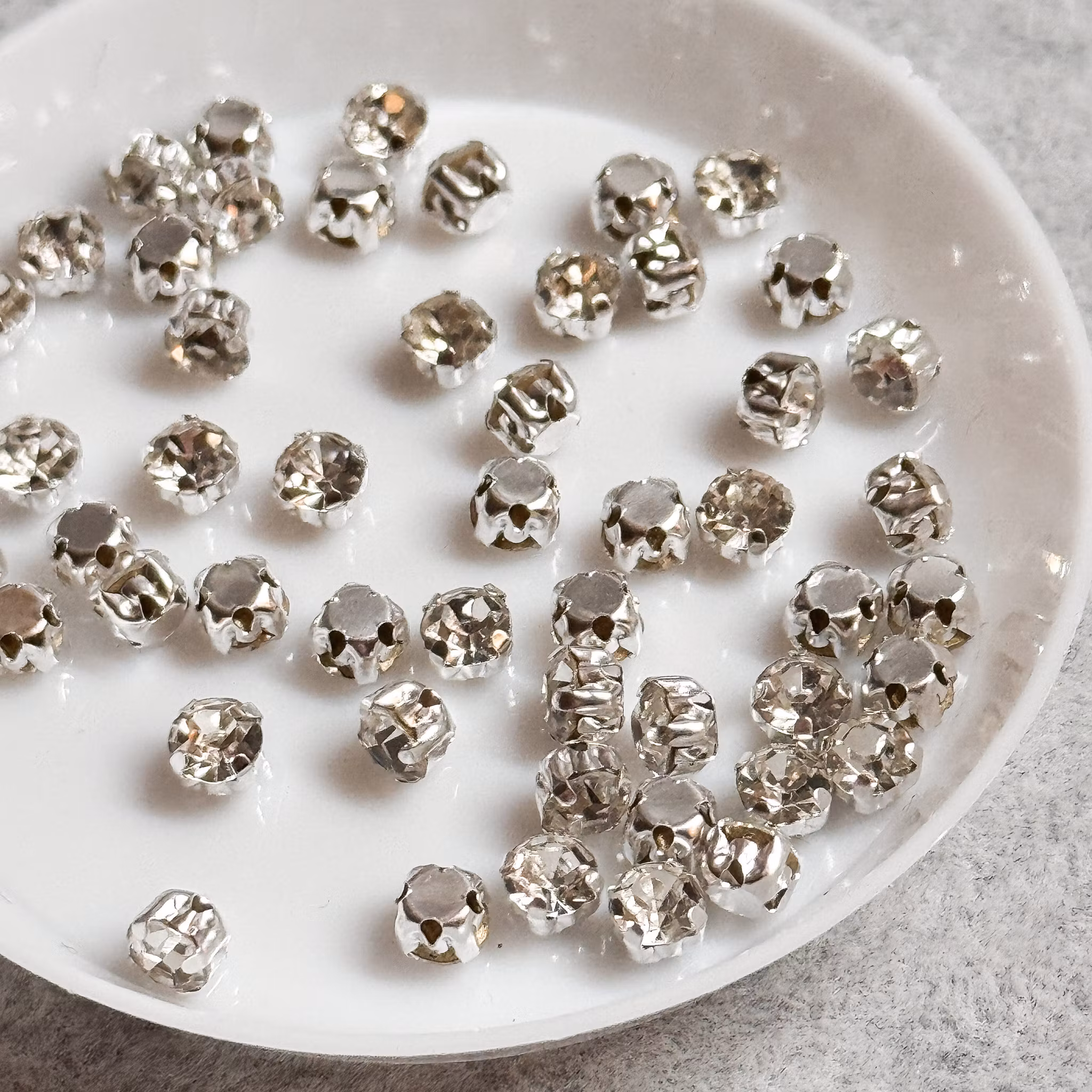 3,8mm Krysspärlor Silver 50st