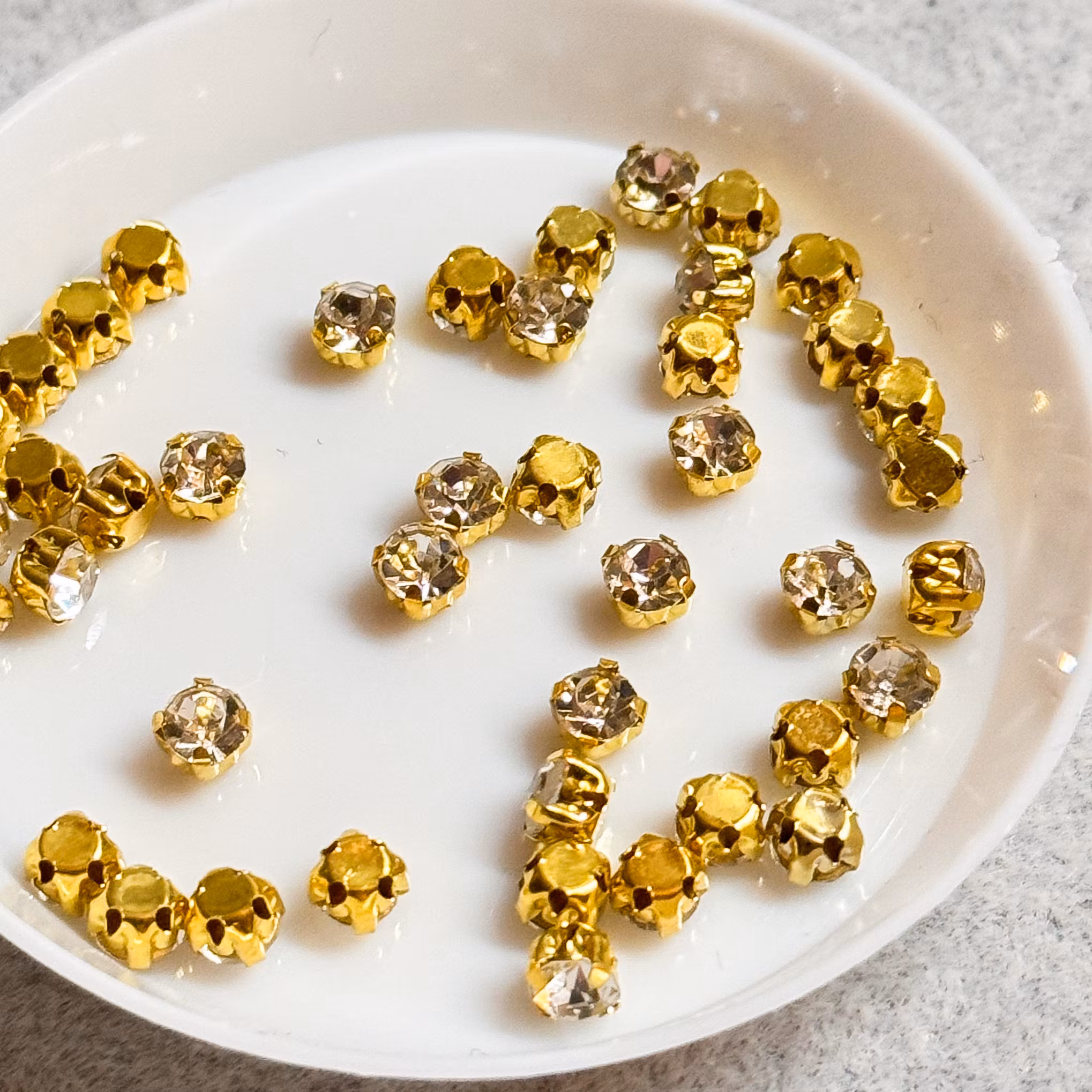 3,8mm Krysspärlor Guld 50st