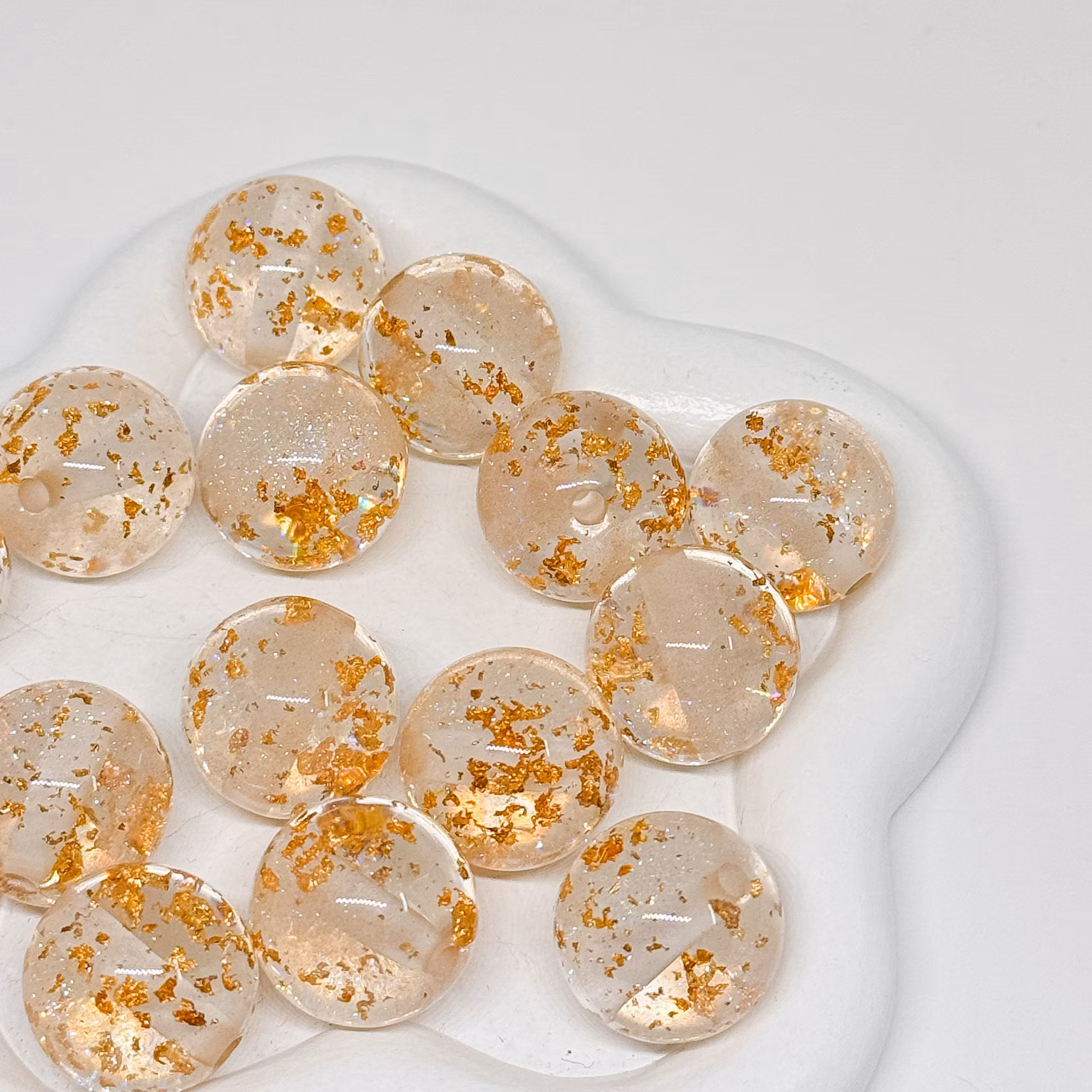 16mm Glitter/gold flakes Vit 1st