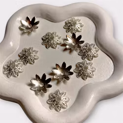 16mm pärlhattar "blad" Silver 10st