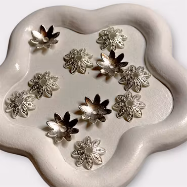 16mm pärlhattar "blad" Silver 10st