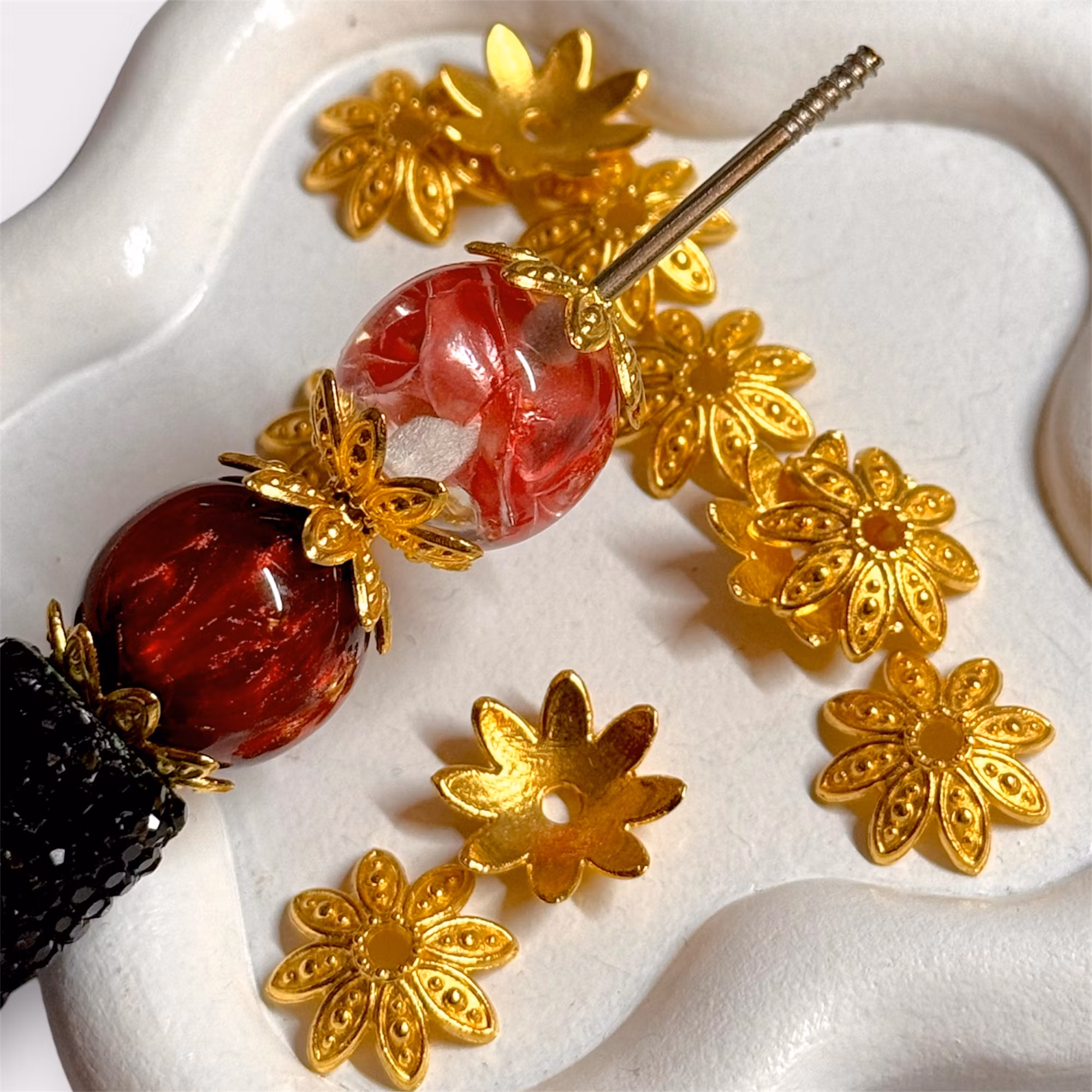 16mm pärlhattar "blad" Guld 10st