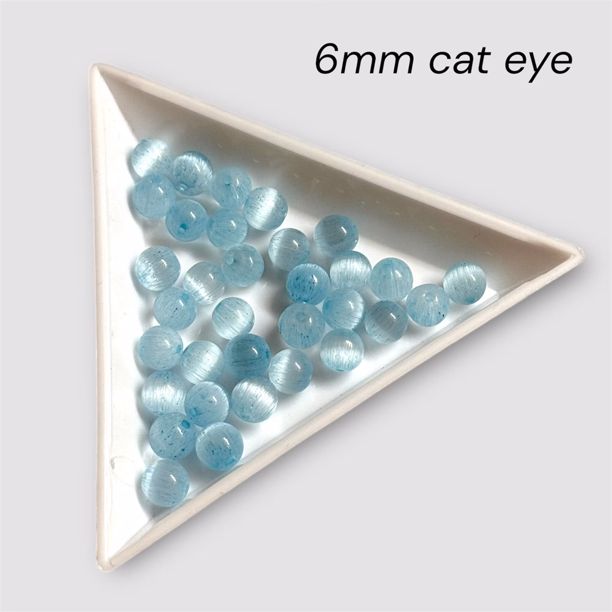 6mm cat eye glaspärlor Ljusblå 50st