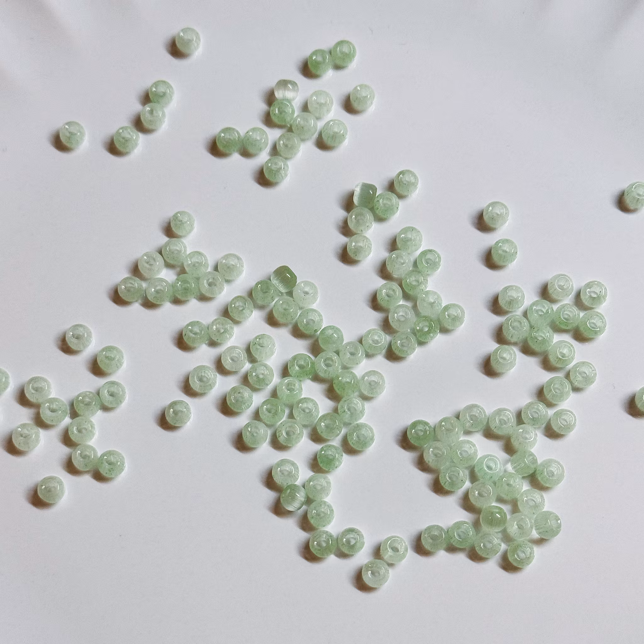 4mm Cat Eye Glaspärlor "ljusgrön" ca 150st