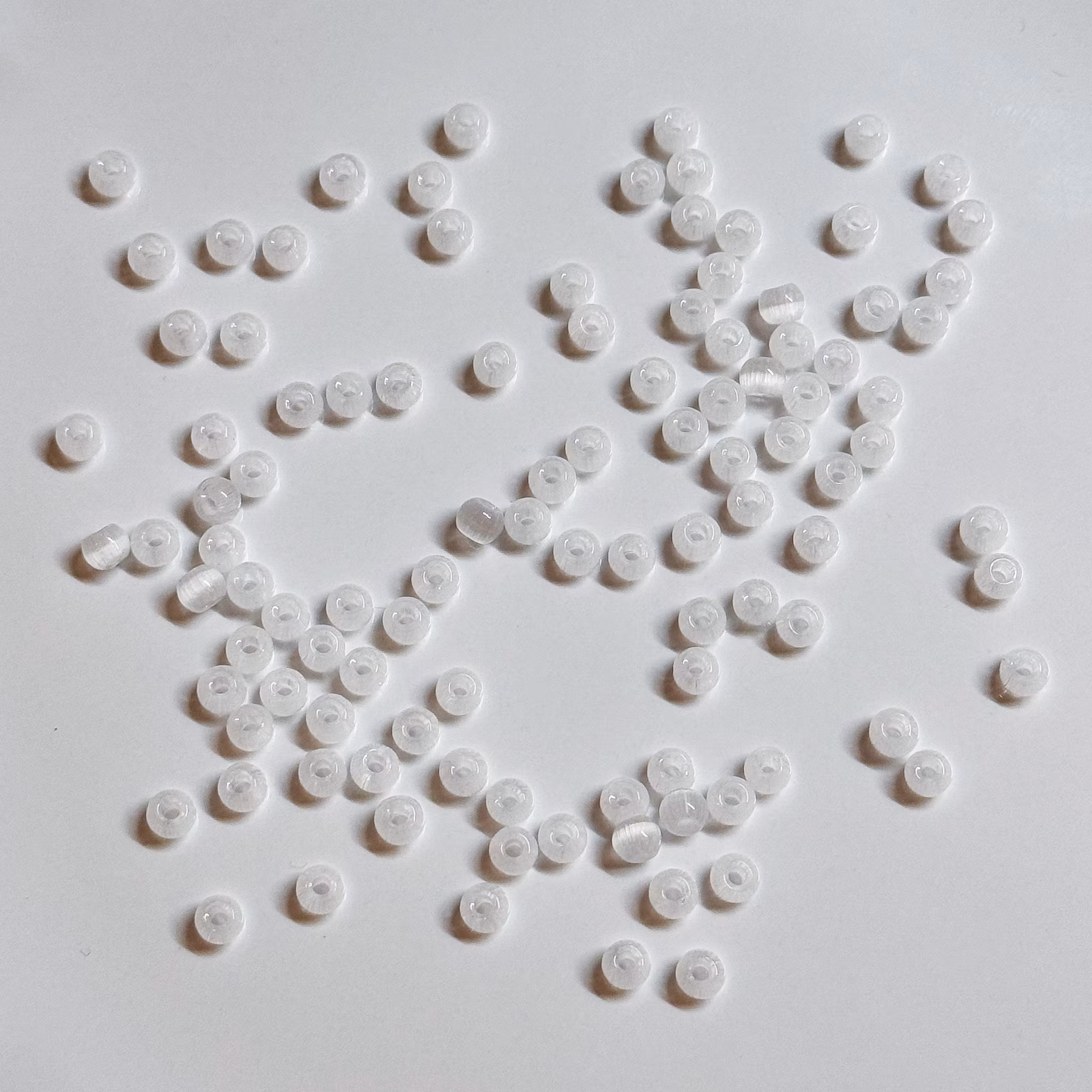4mm Cat Eye Glaspärlor "vit" ca 150st