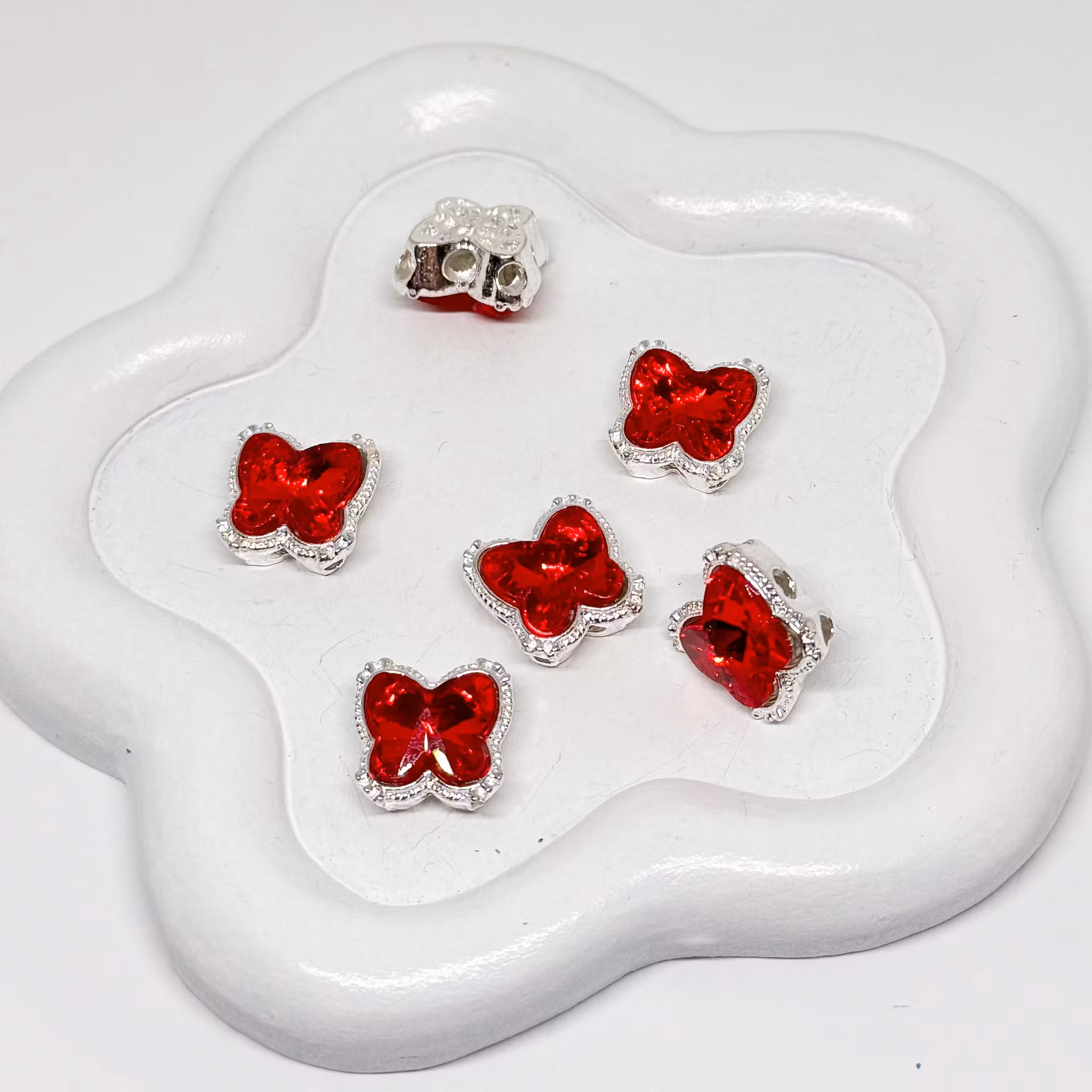 Fjäril multihål "8 hål" Röd 1st