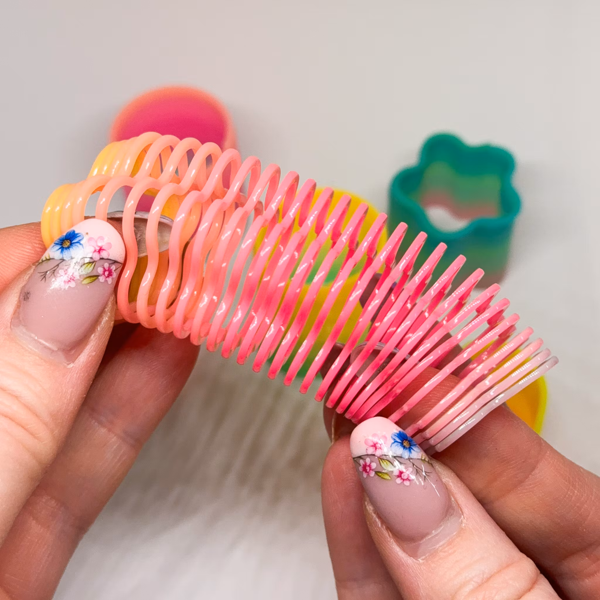 Mini slinky Random färg/form 1st