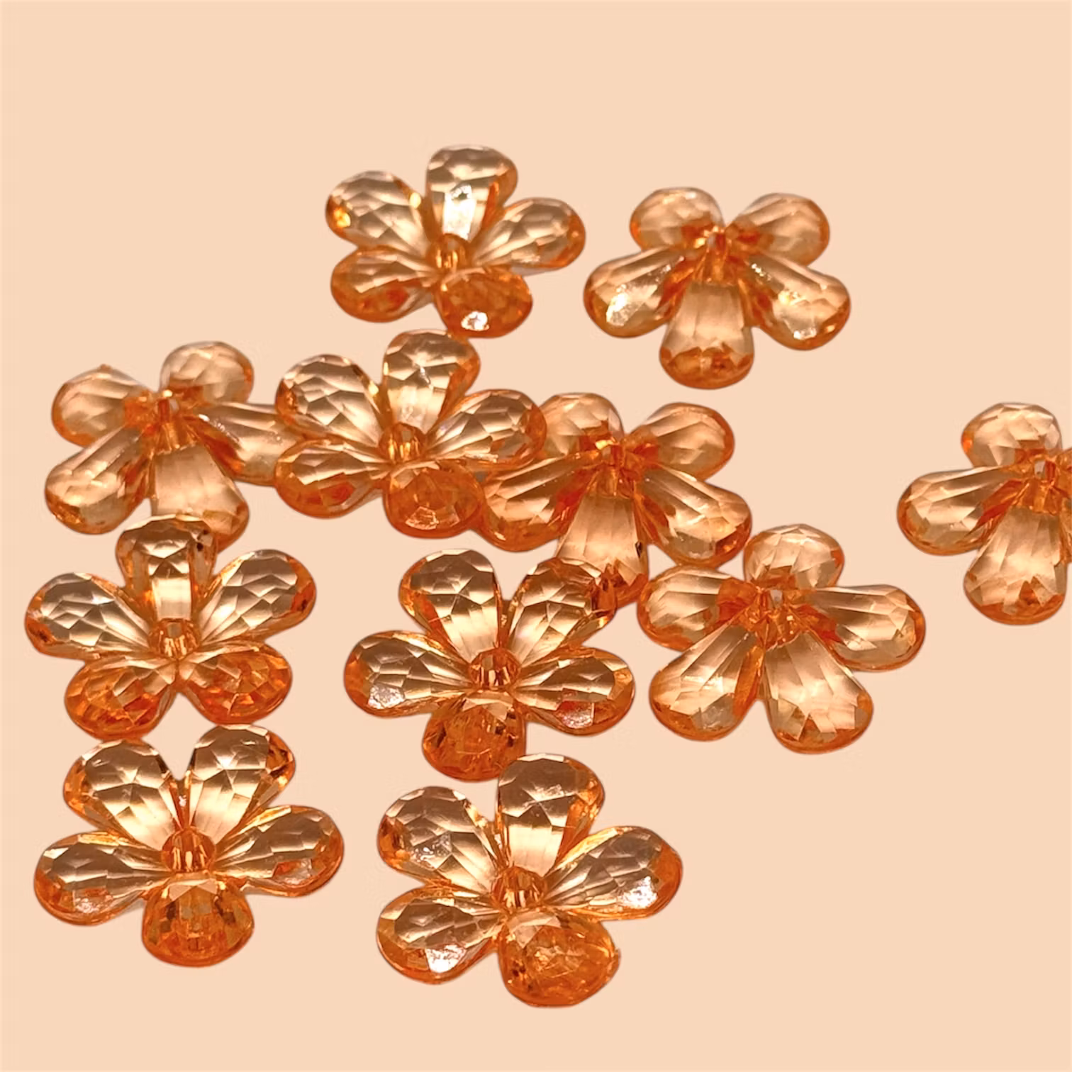 Akrylblommor m. hål 2x2cm Orange 10st
