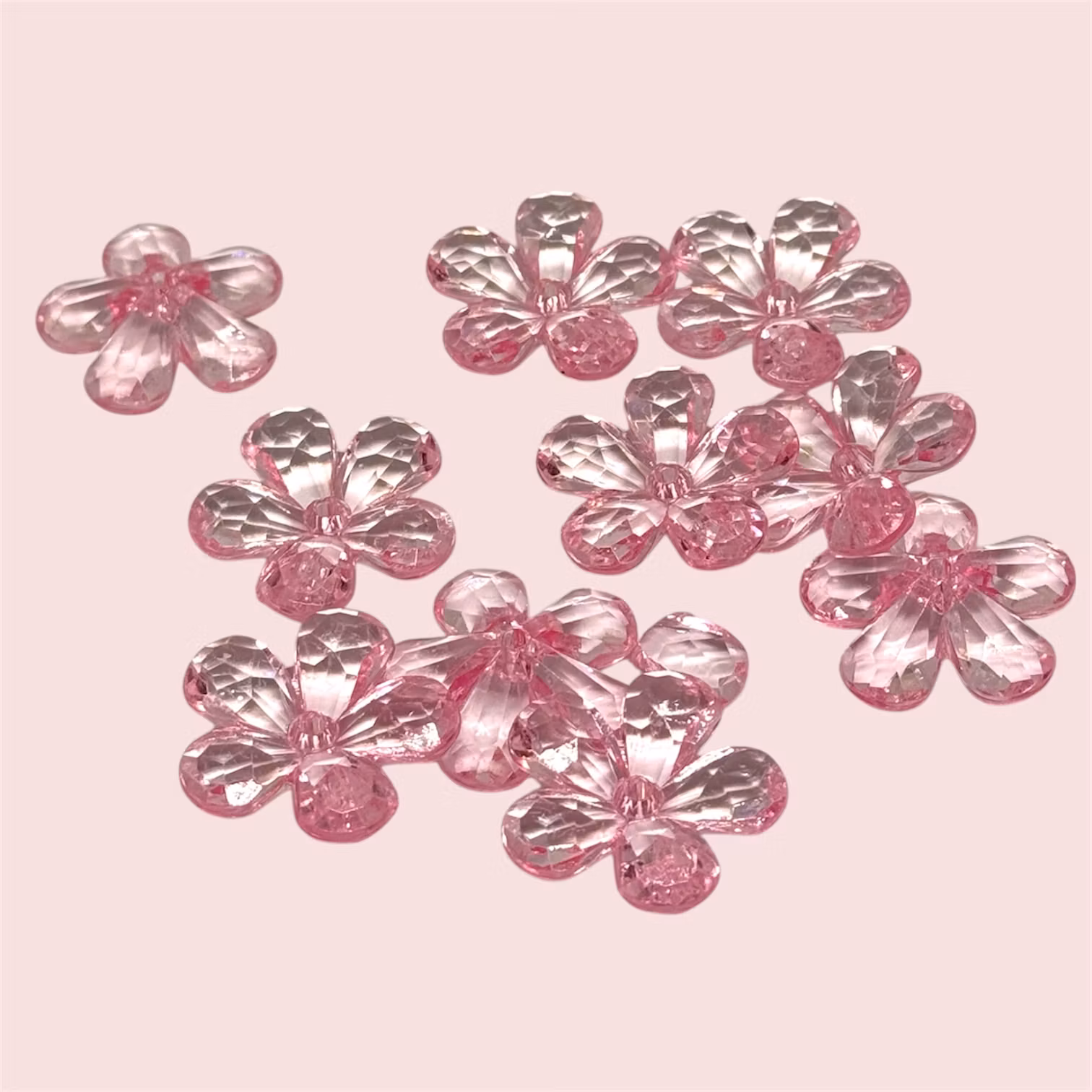 Akrylblommor m. hål 2x2cm Rosa 10st